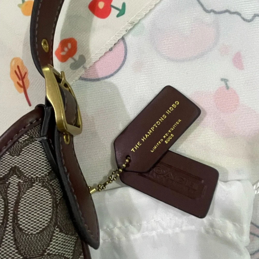 Coach dimensions l26
